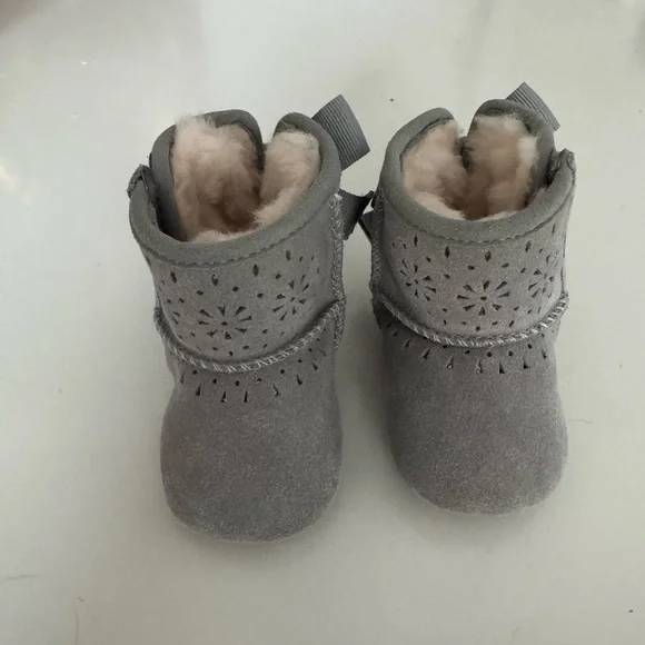 Cozy Gray UGG Infant Booties Size 0/1 - Picture 3 of 5